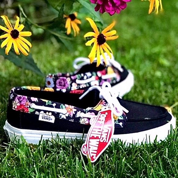 Vans Shoes - NWT Rare Vans Lux Digi Floral Ultracush Chauffette